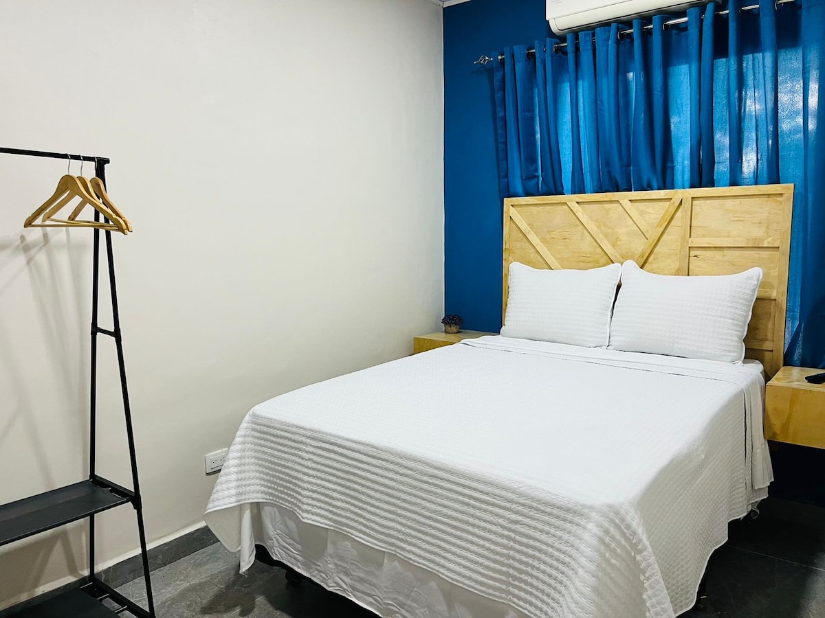 WE Hotel Dormitorio 6