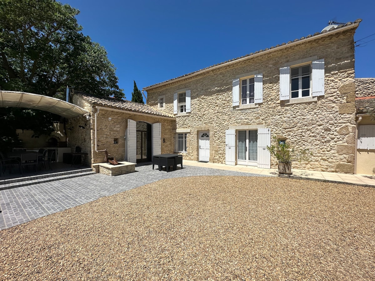 Authentic Provençal House with swimming pool