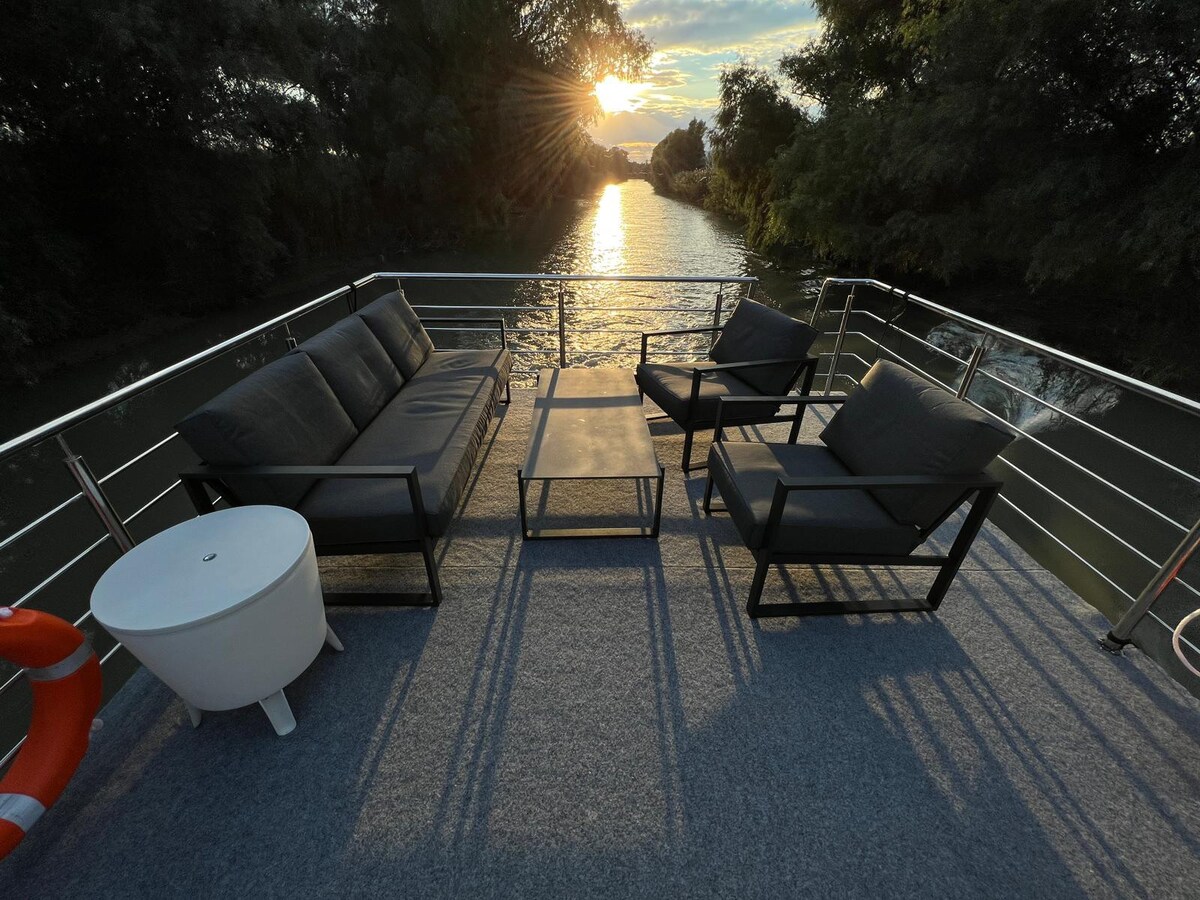 Danube Delta Houseboat