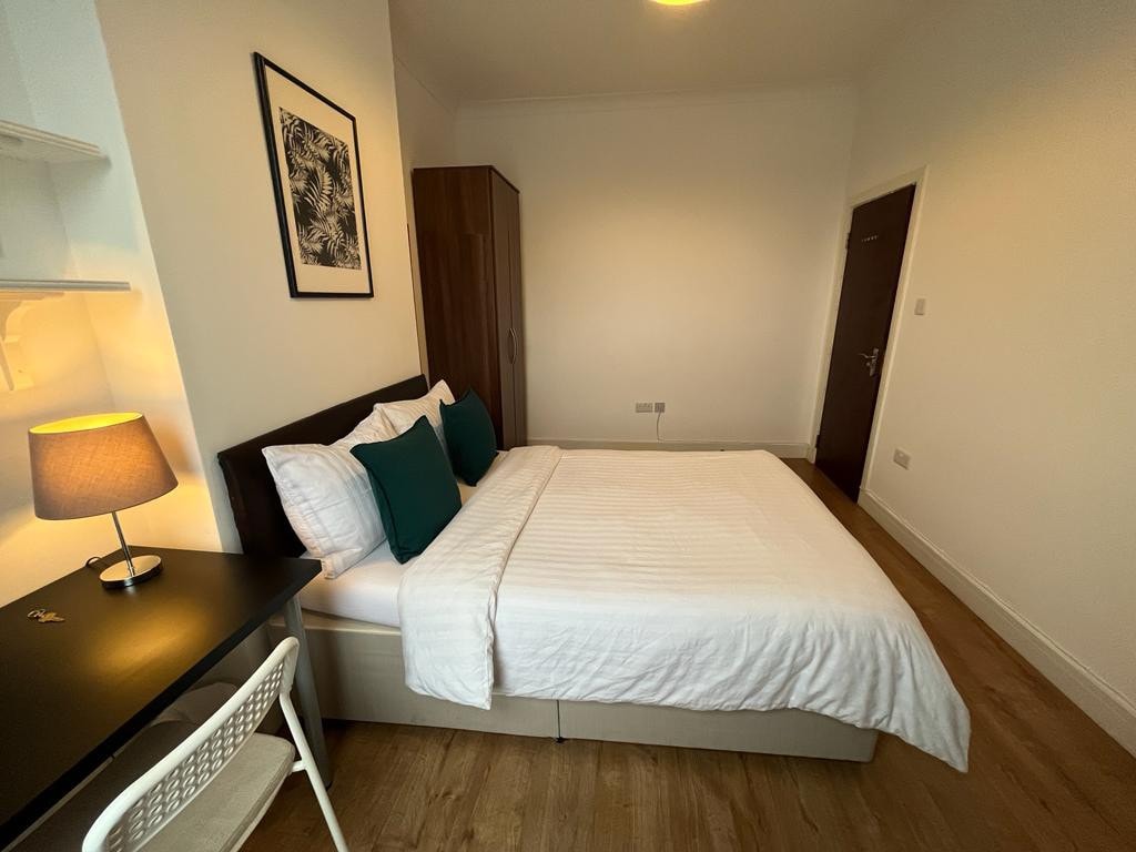 Great Size Room with Private Fridge in Clean Flat