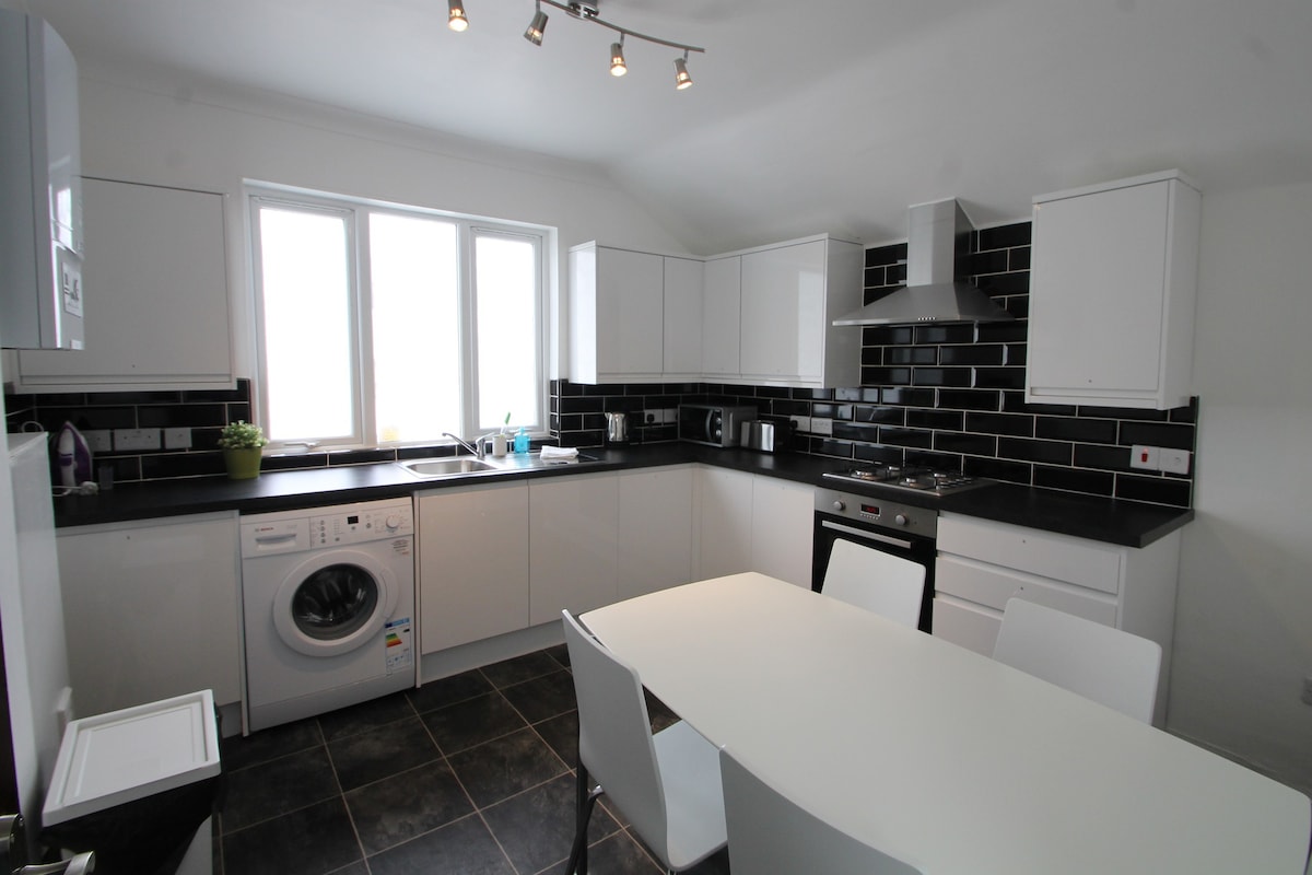 Cosy room with a private fridge