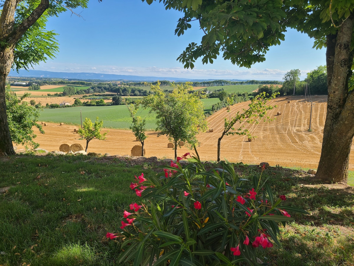 Maison de campagne avec vue panoramique plein sud