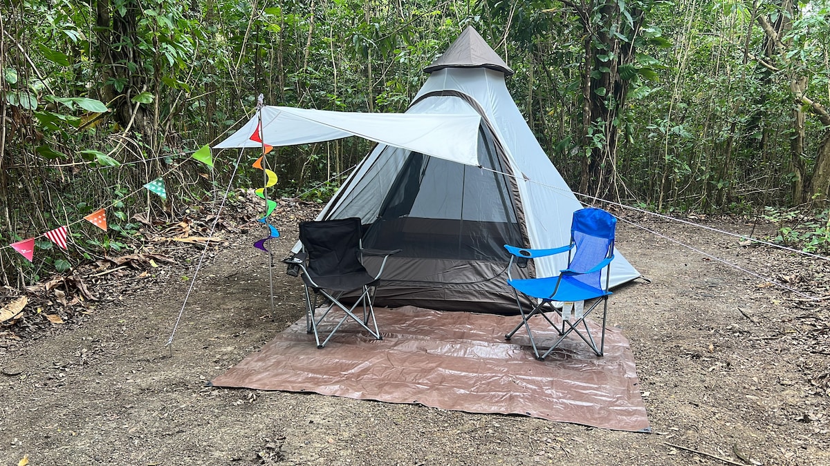 Lago y naturaleza: Aventura con caseta de acampar