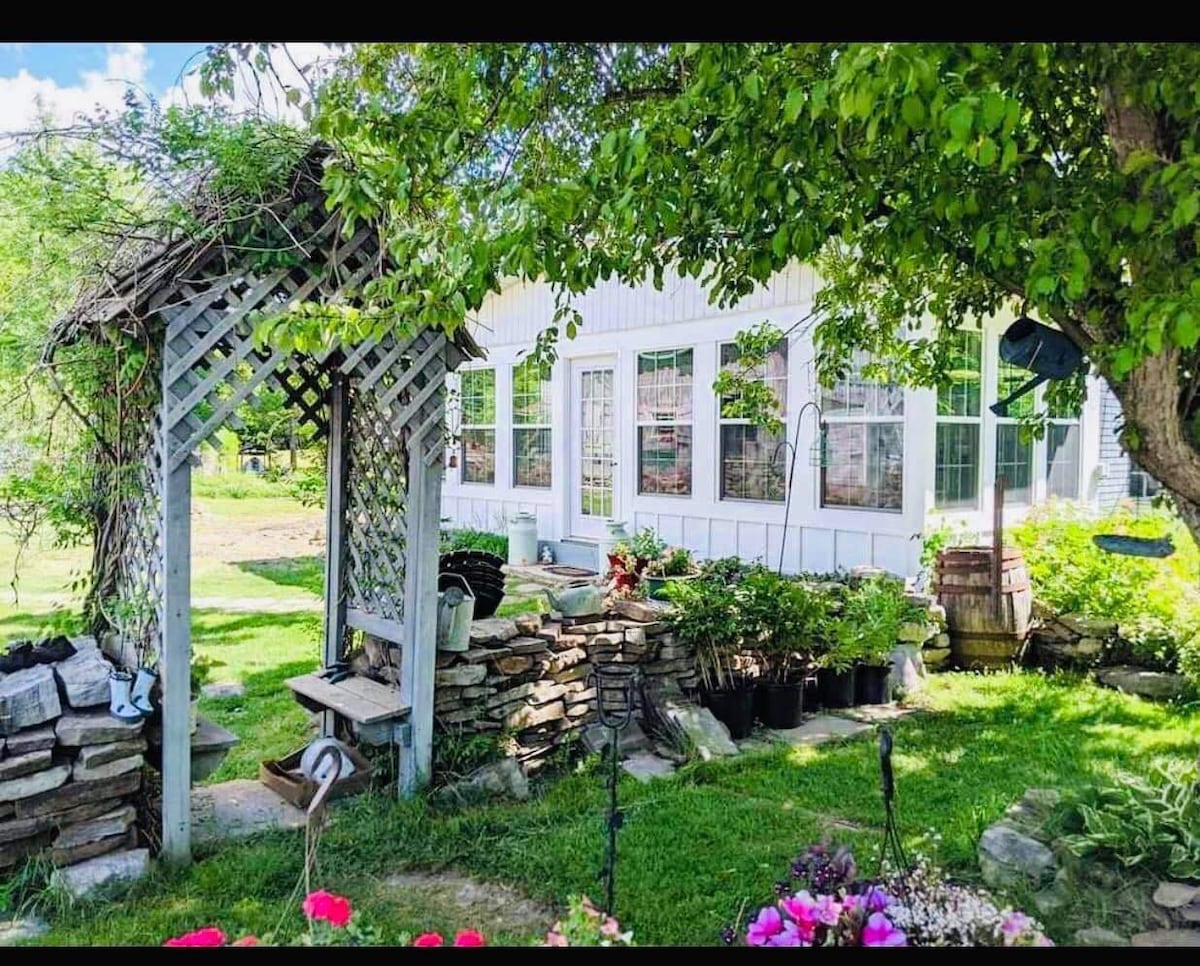 ADK Colonial Cozy BnB for short or midterm stays.