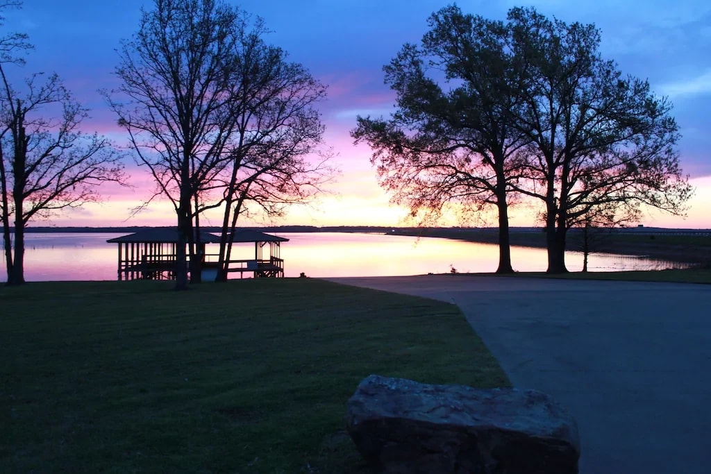 Waterfront Lodge on Lake Fork