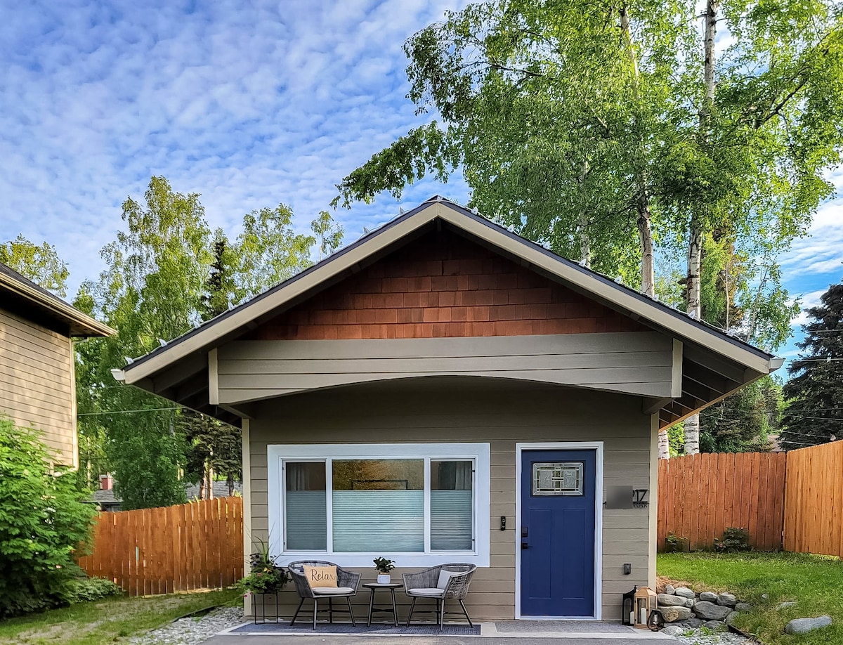 Eagle River Adventure Base: Cozy Tiny Home w/Q Bed