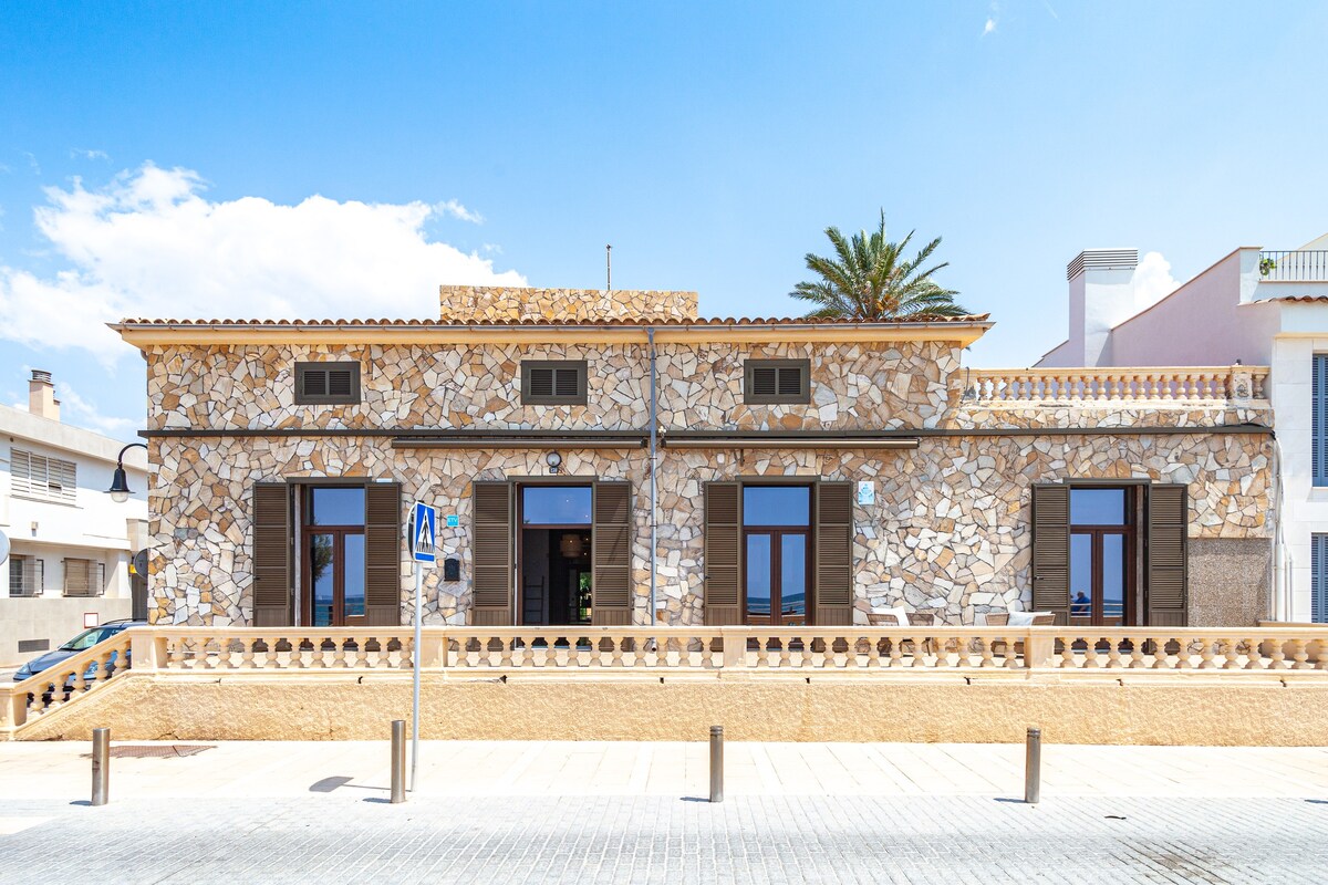 Seafront villa first line in Palma (Molinar)