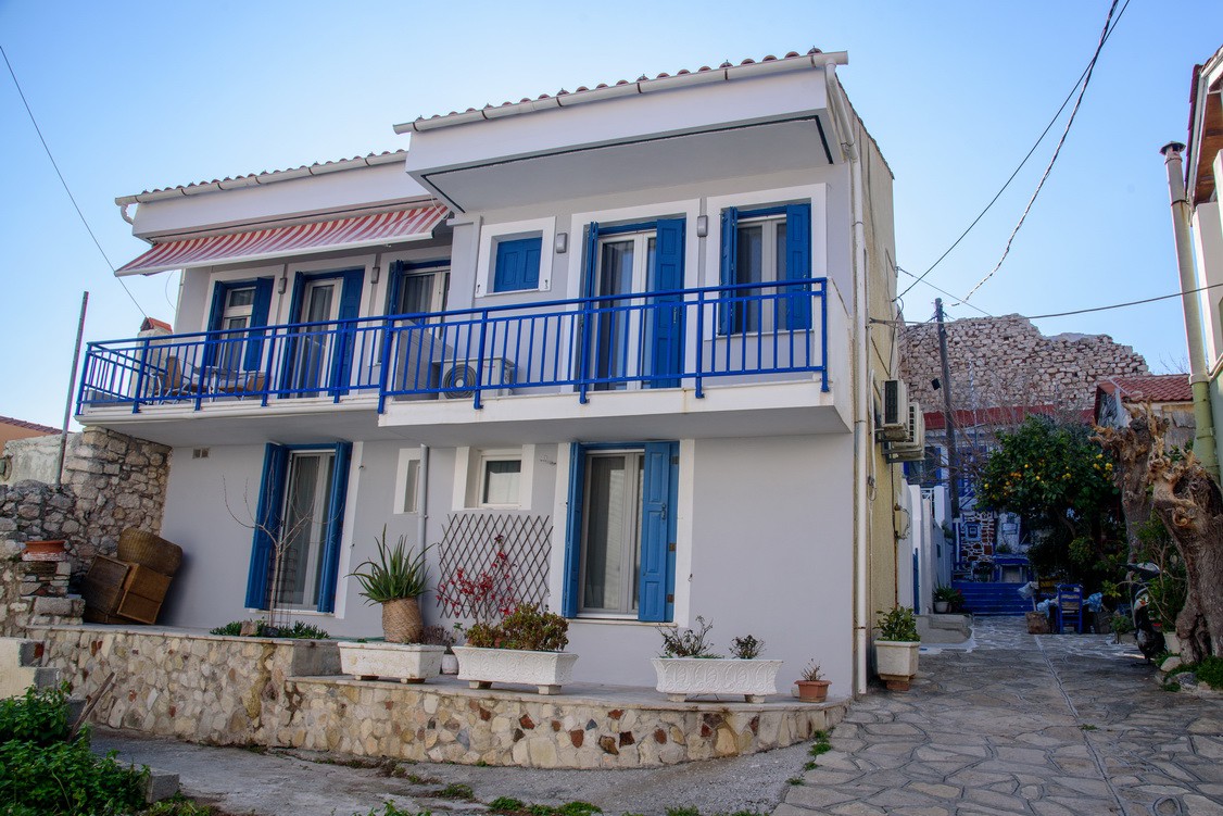 Pythagorio Blue Street Apartment