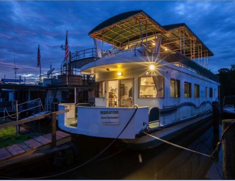 Summertime Bayou Houseboat Oasis: Spa Fish & Kayak