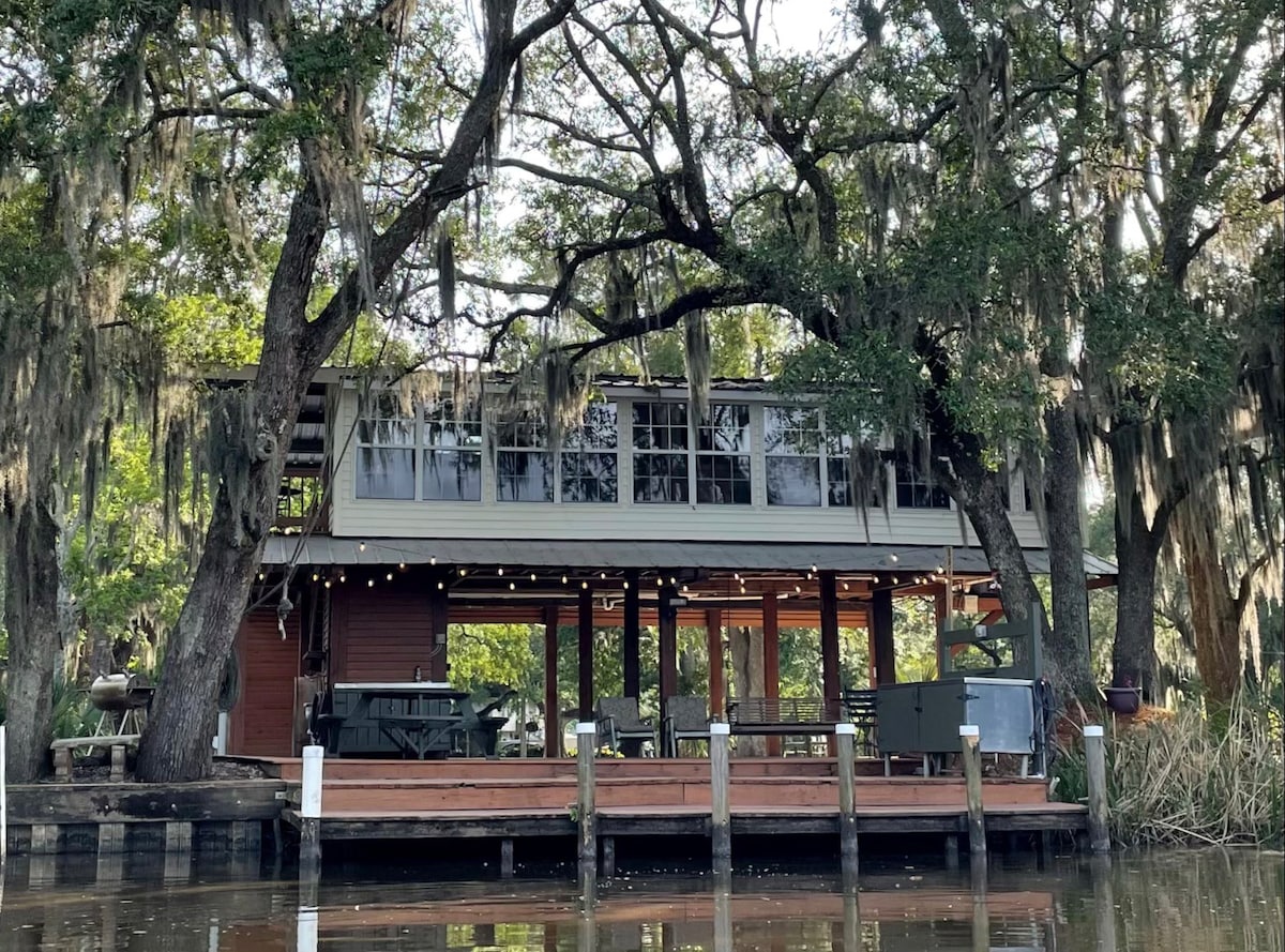 Explore Cajun Country! On the Bayou, close to town