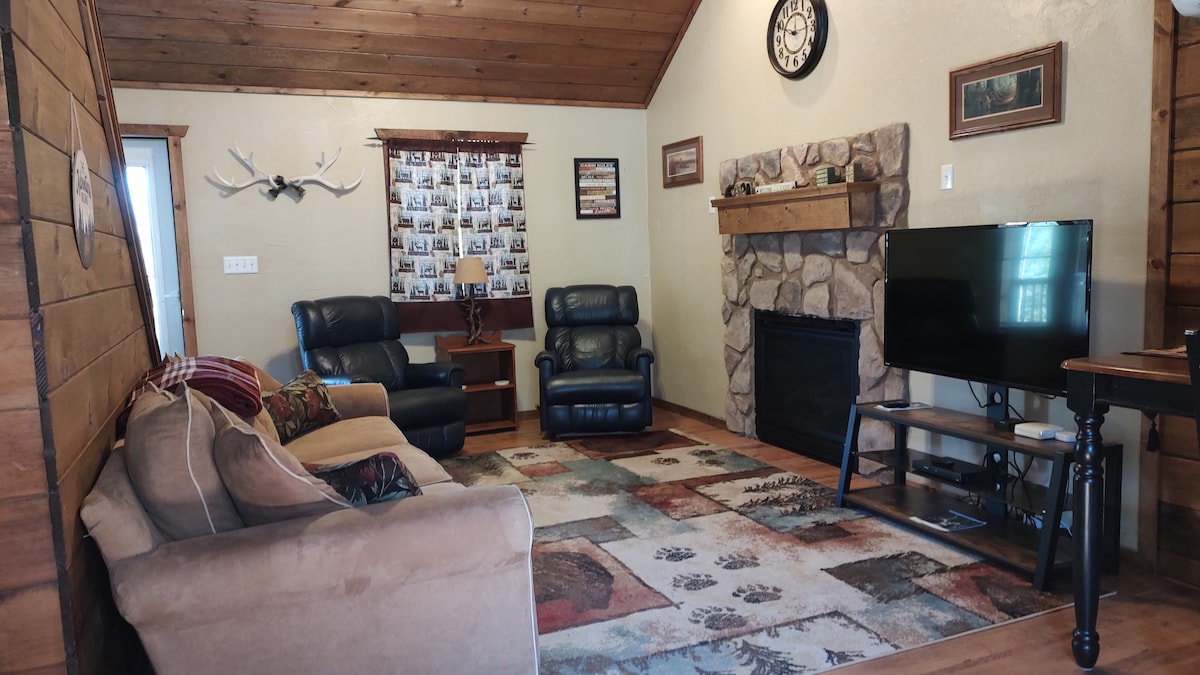 Bear Run-Rustic Cabin Feel with Modern Amenities