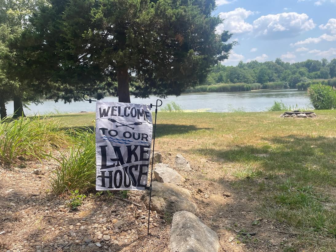 Lake & Oaks Hideaway