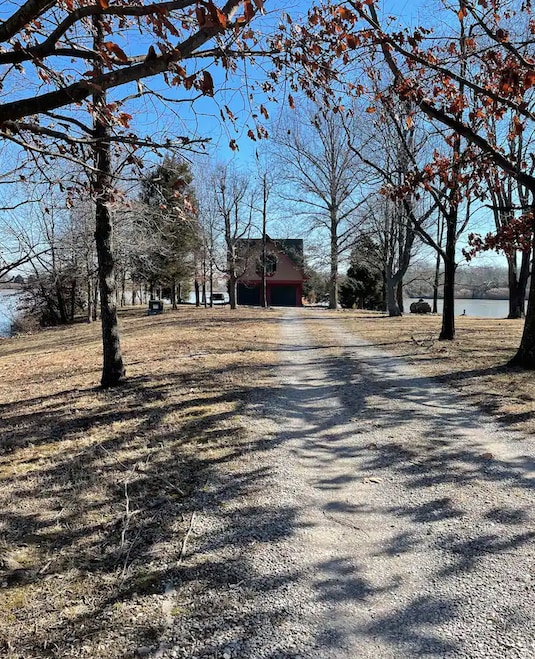 Lake & Oaks Hideaway