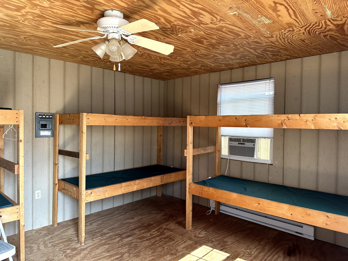 Rustic Cabin # 1, 35 miles to Shenandoah Nat Park