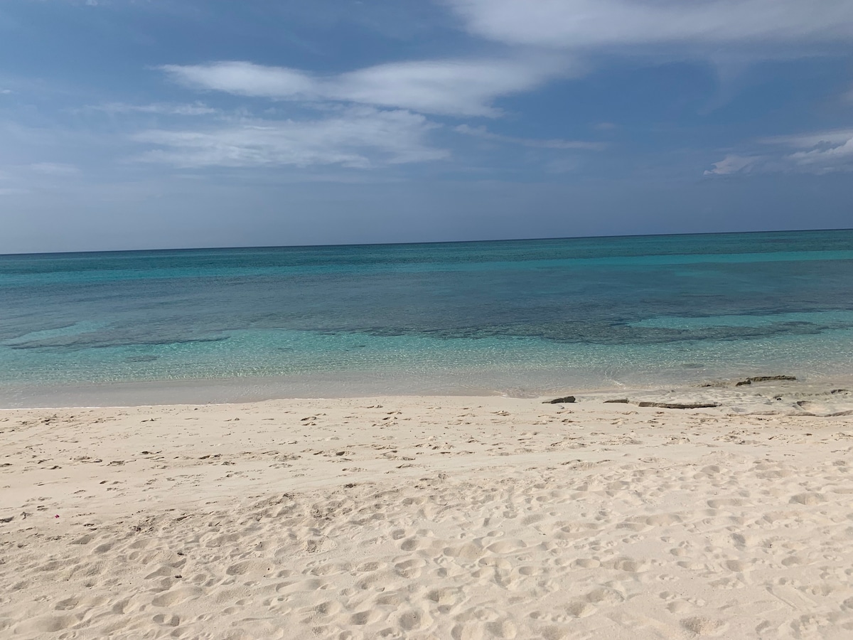 Beach'nBarefoot (Love Beach) - on the beach