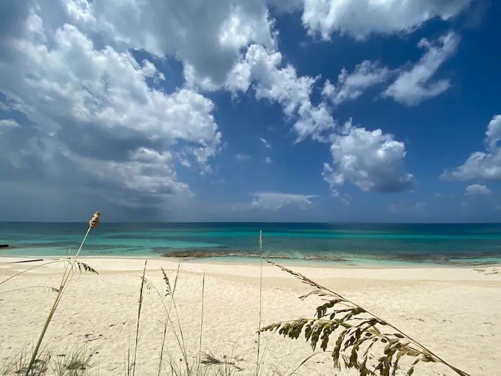 Beach'nBarefoot (Love Beach) - on the beach