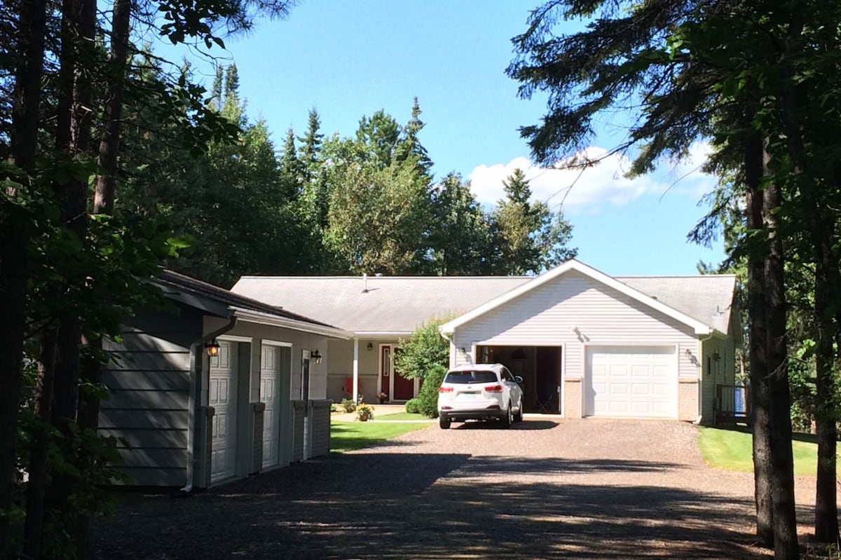 Spectacular Rainy Lake Home - Ranier, MN