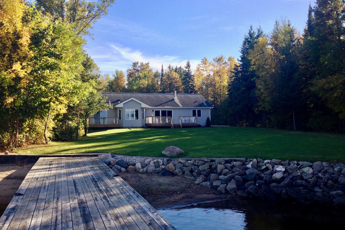 Spectacular Rainy Lake Home - Ranier, MN