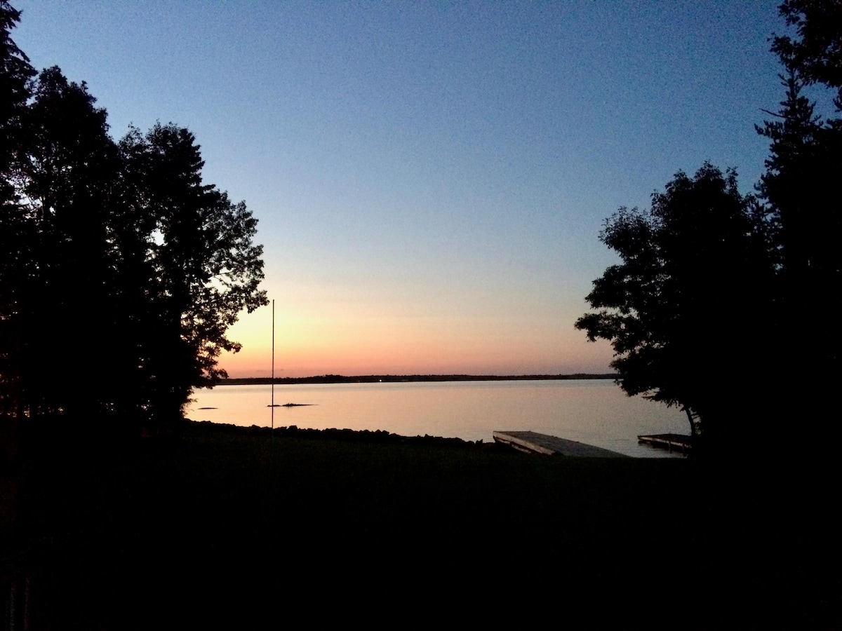 Spectacular Rainy Lake Home - Ranier, MN