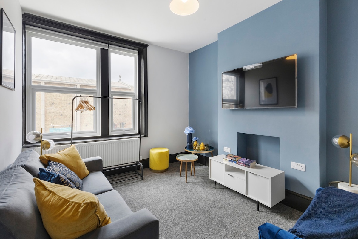 Amber and Blue: Newly Renovated Designer Flat