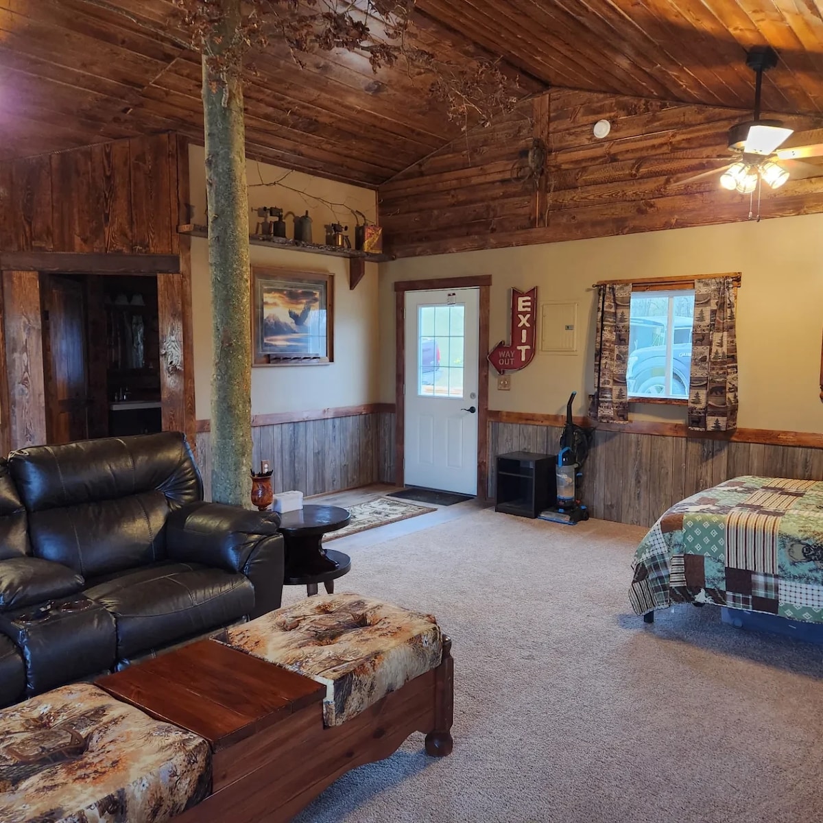 Bowman Pond Cabin, spacious 1 bdrm open floor plan