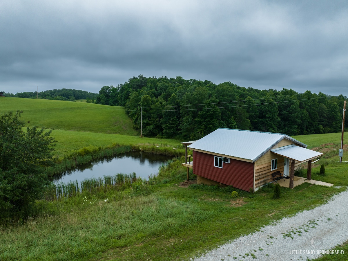 Bowman Pond Cabin, spacious 1 bdrm open floor plan