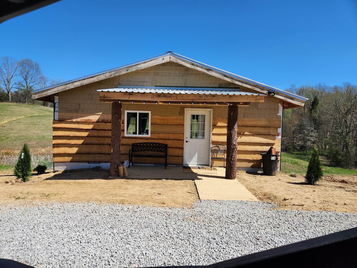 Bowman Pond Cabin, spacious 1 bdrm open floor plan