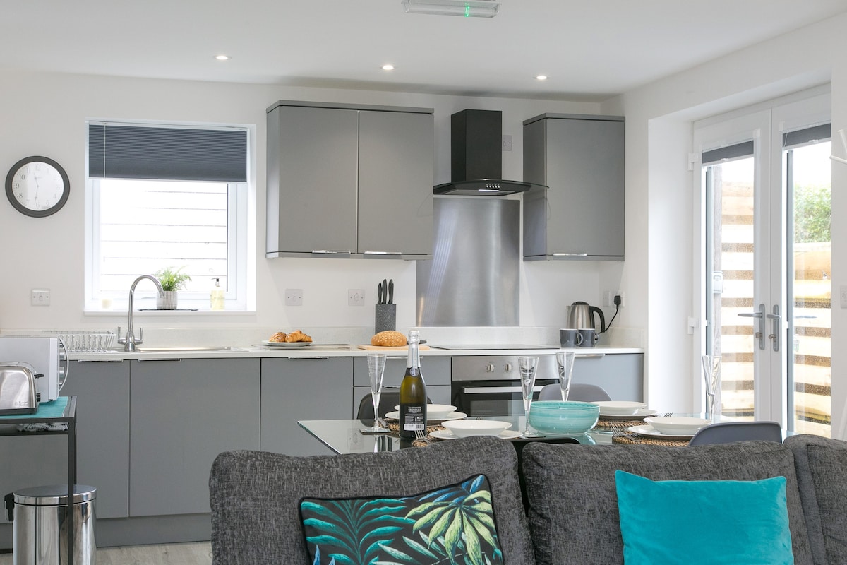 Modern 2 bed Apartment in Rhosneigr