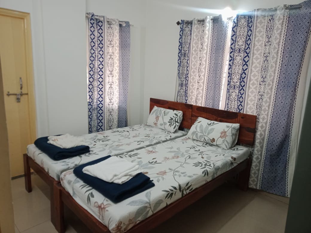 Lovely 2B2BHK 1 bedroom A/c near Highway