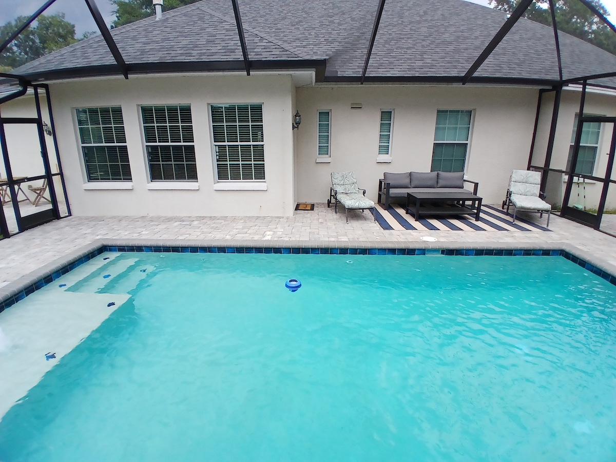 Charming 3 BR/2 BA House w/ Pool