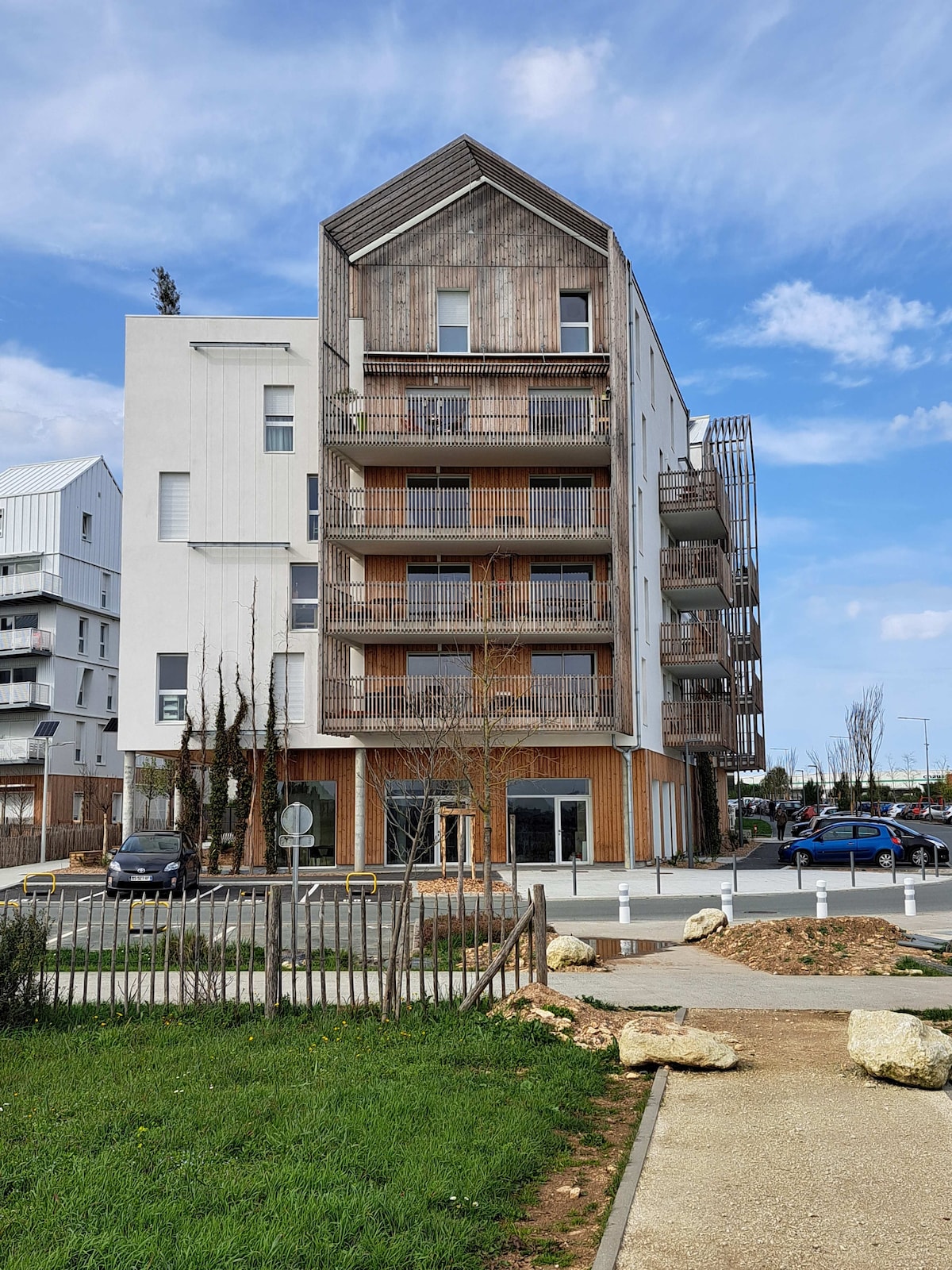 Bel appartement avec terrasse .