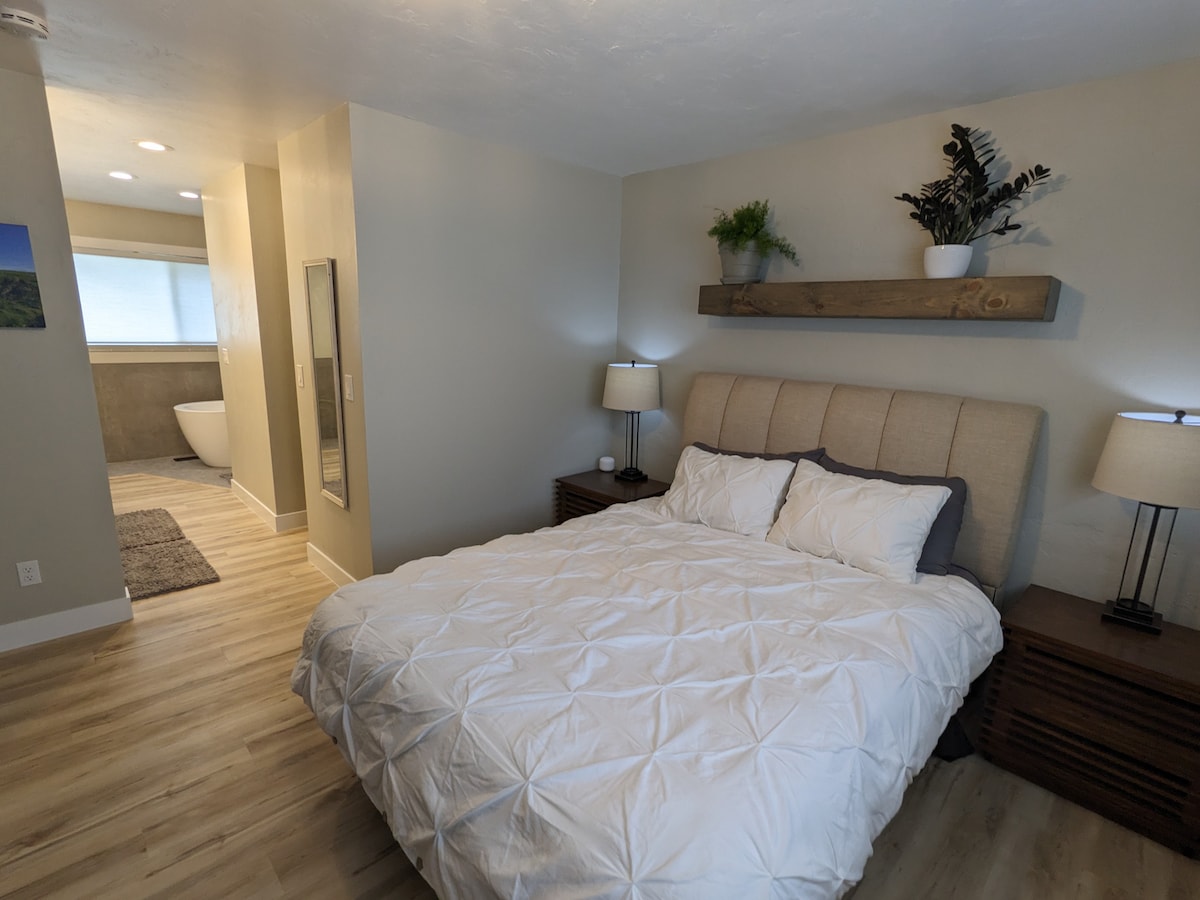 Under the Blues 2023 fully remodeled 2bd/2ba home