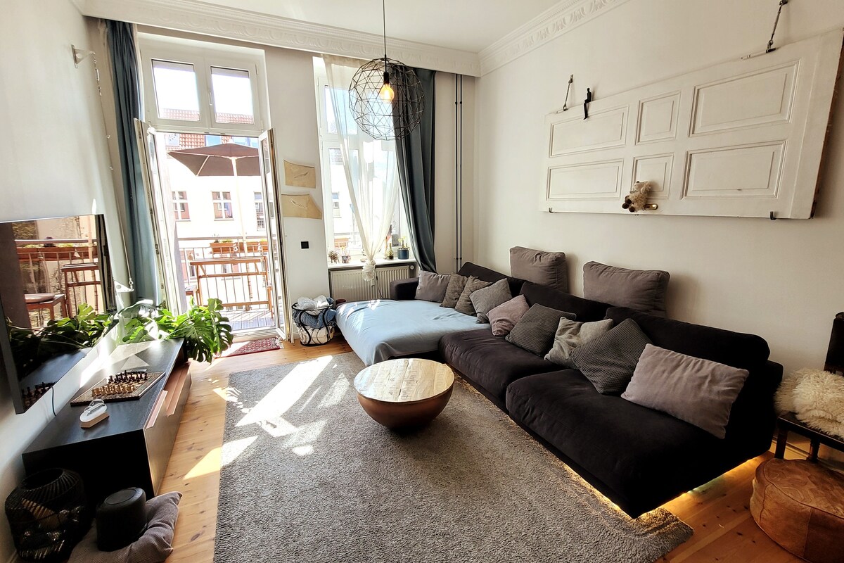 Sunny 3 Room flat with balcony in Friedrichshain