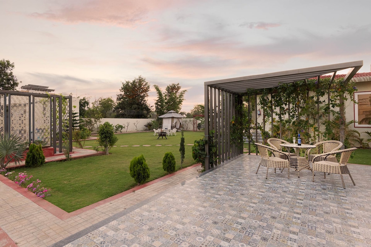 2 BHK  Villa w/Breakfast+Pool+Gazebo near Jaipur