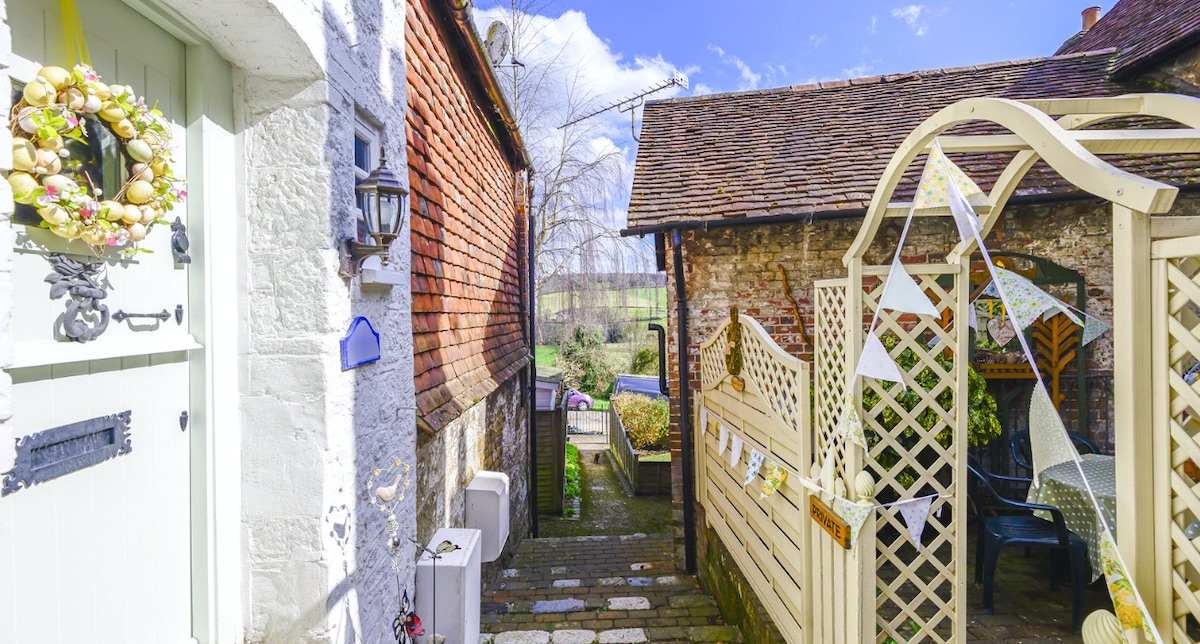 NEW: Exquisite 3-bed & parking! 16th Century charm