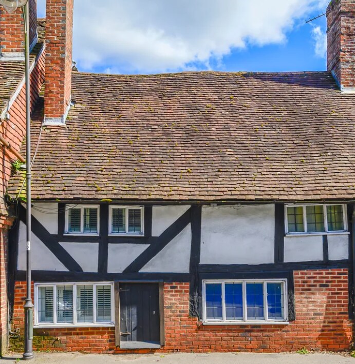 NEW: Exquisite 3-bed & parking! 16th Century charm