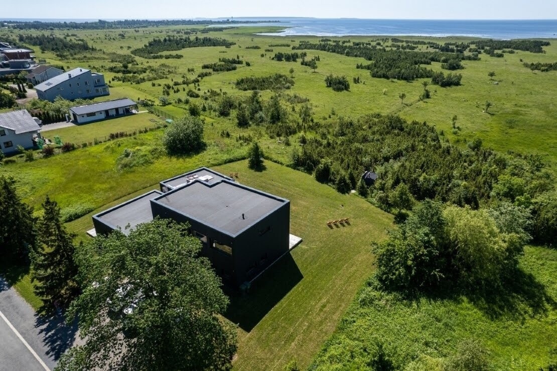 Luxury apartment close to the sea