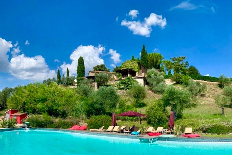 Idyllisches Ferienhaus mit Poolblick im Olivenhain