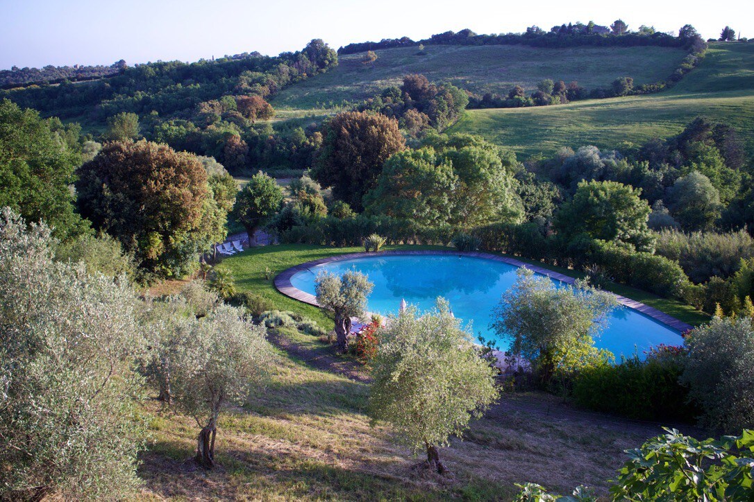 Idyllisches Ferienhaus mit Poolblick im Olivenhain