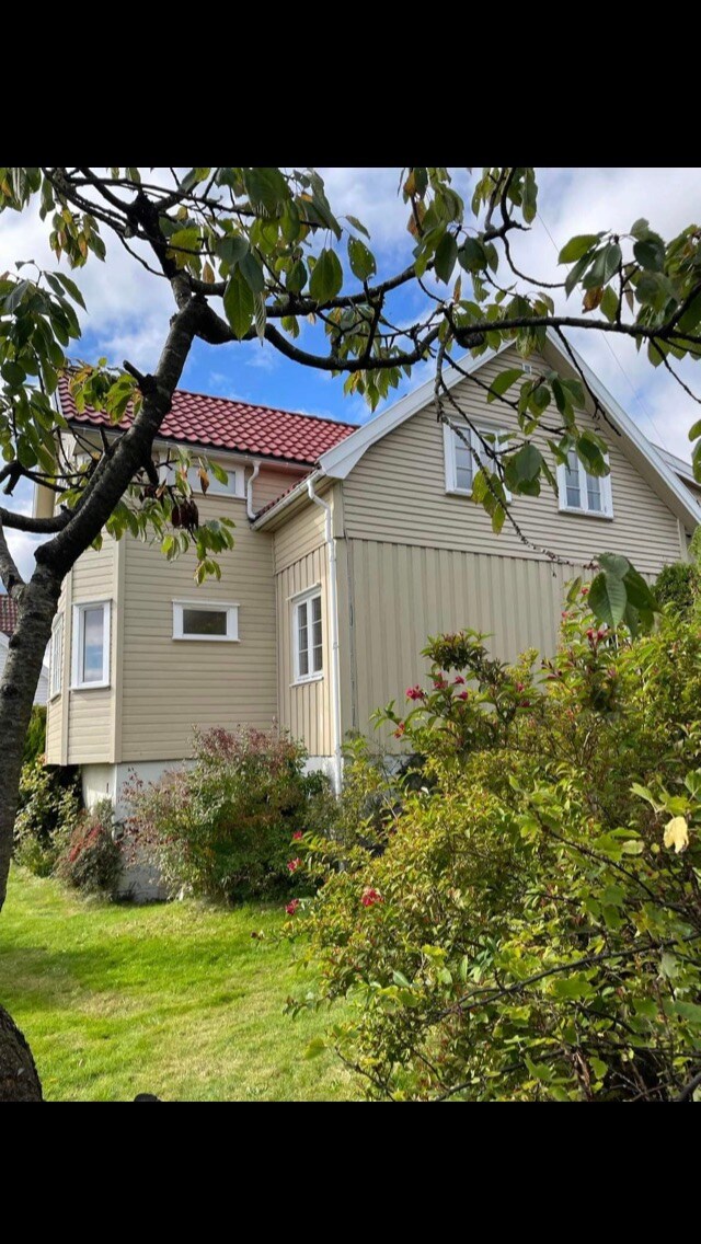 Hus med jacuzzi og sjøutsikt, Lillesand