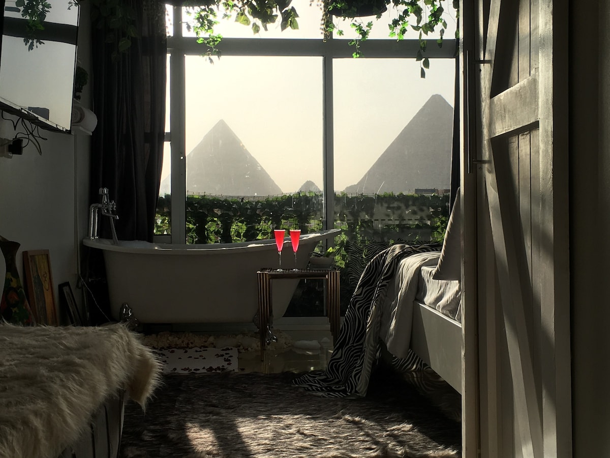 Egypt pyramids room