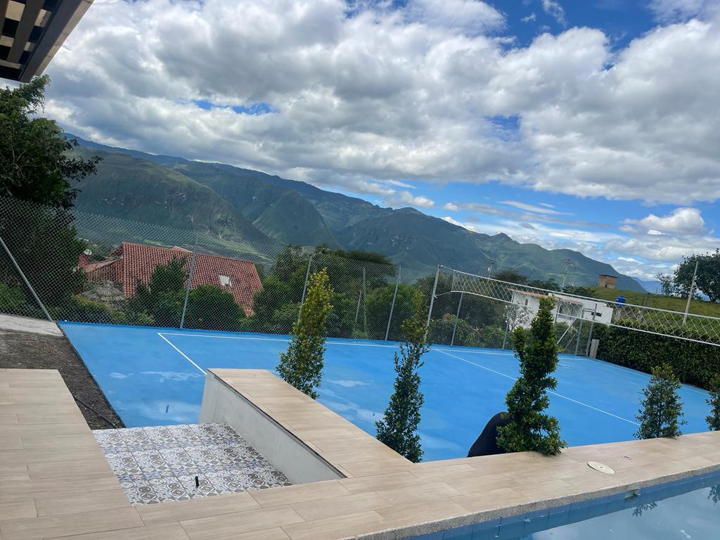 Quinta en Yunguilla, con piscina jacuzzi sauna
