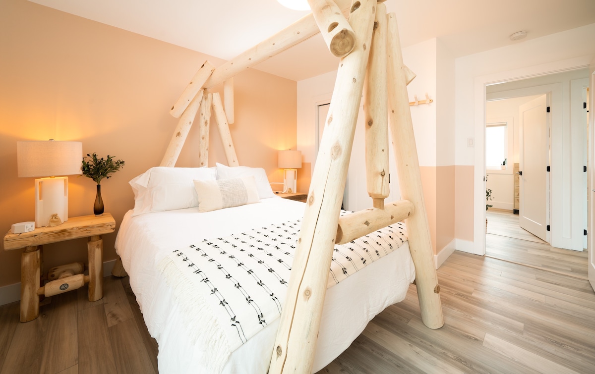 The Cottage Loft | Luxury Downtown Barrie + Beach