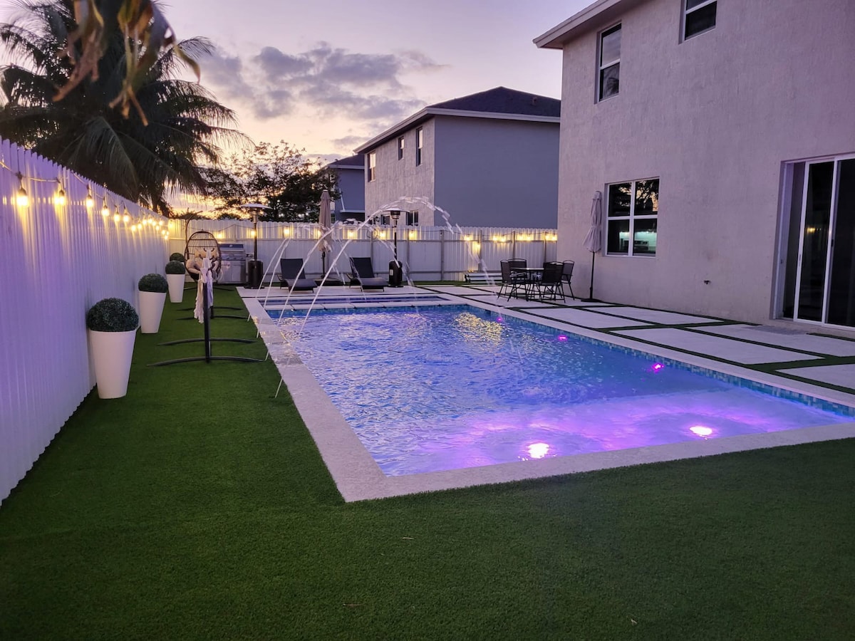 舒适的现代奢华泳池别墅，带水疗和迷你高尔夫
