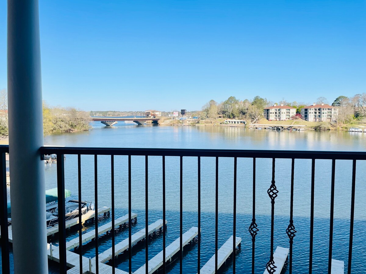 Water Front 
Lake Hamilton Condo /Pool/ Boat Slip