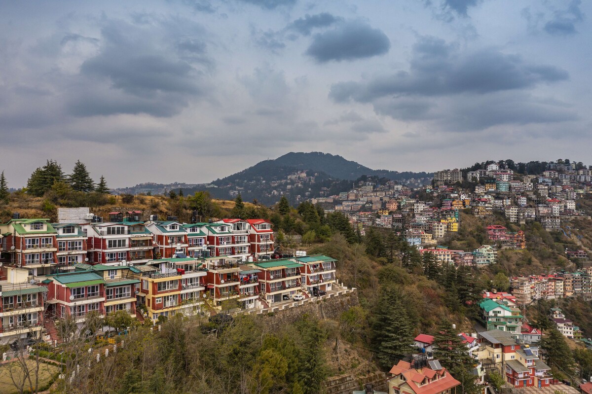 Zostel Homes Shimla | Deluxe Room (with balcony)