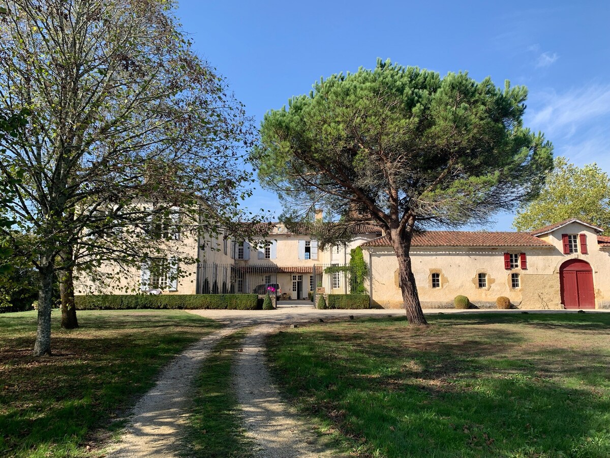 Chateau Seailles: Country comfort & historic charm