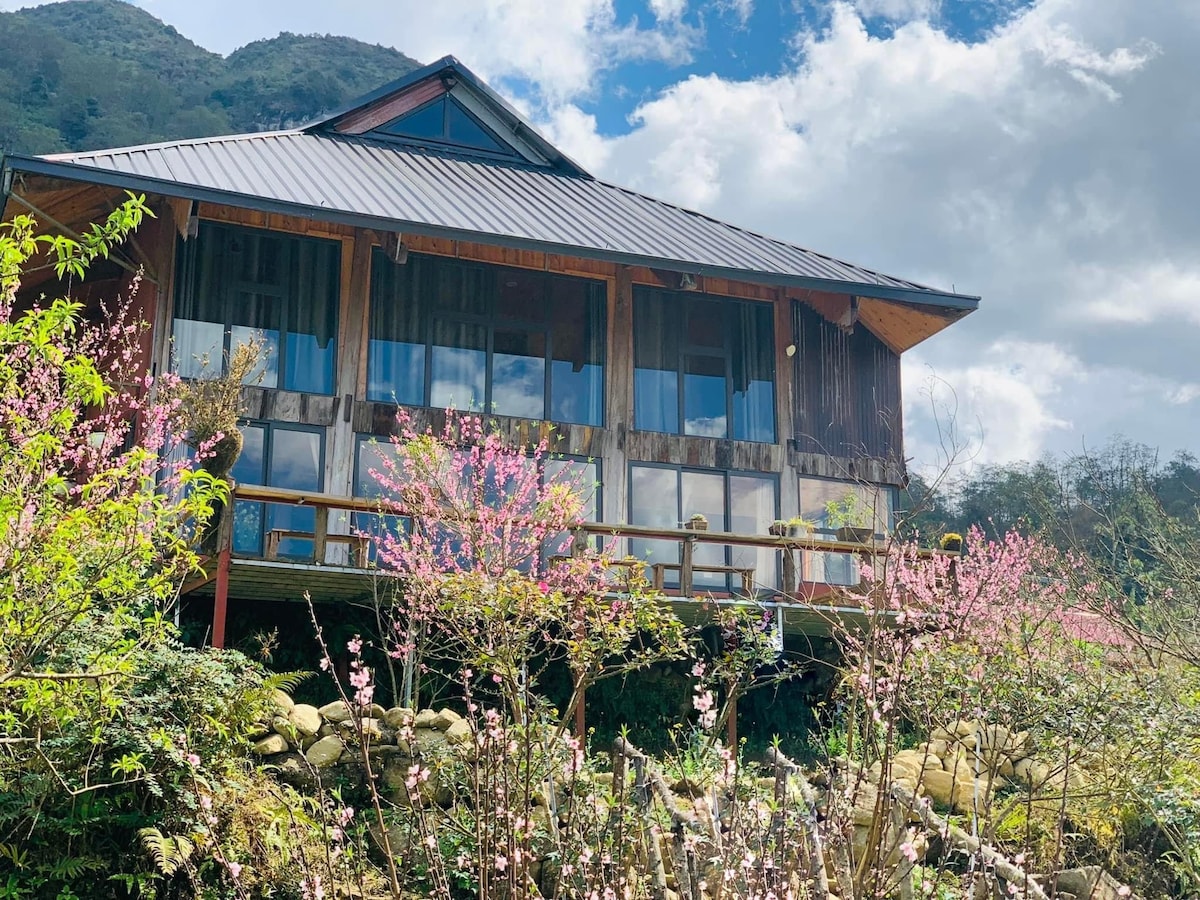 Rustic H'mong  Chalet  Sau Chua Homestay