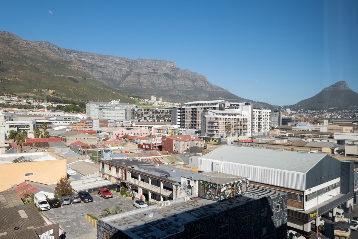 Hip Studio in Woodstock with Table Mountain Views