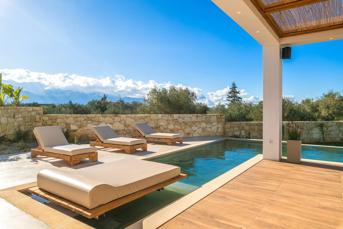 Brand New Villa with Private Pool and Jacuzzi